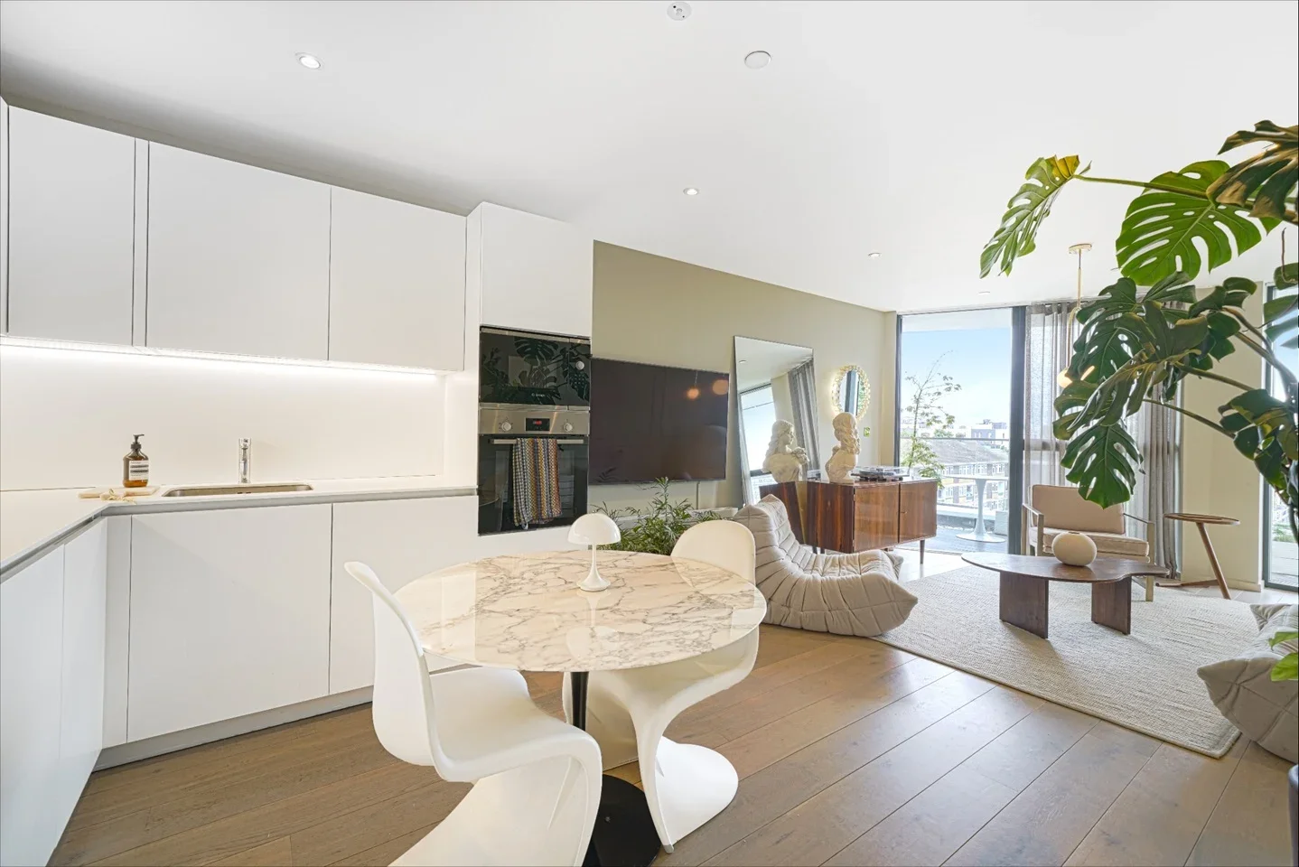 Flat Daley Street in Greater London