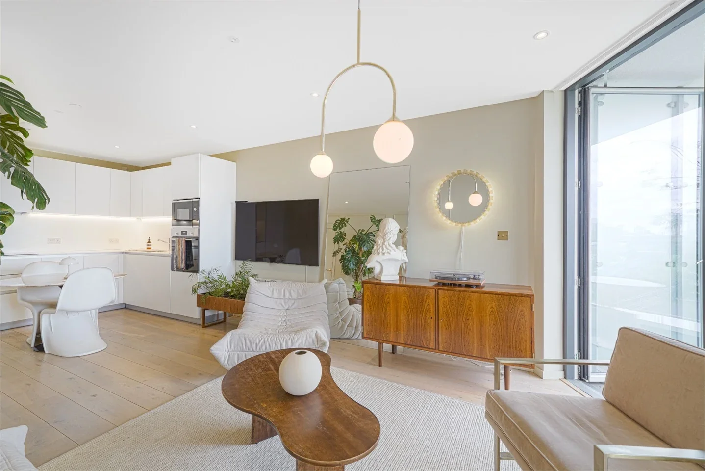 Flat Daley Street in Greater London