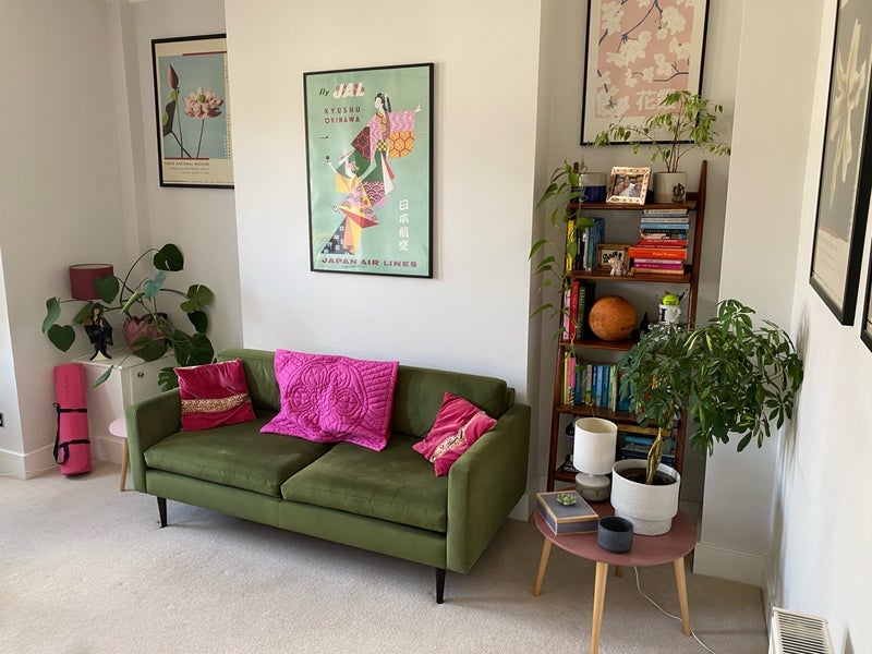 Room Ulverstone Road in Greater London