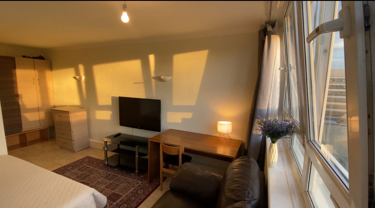 Flat Semley Place in City of Westminster