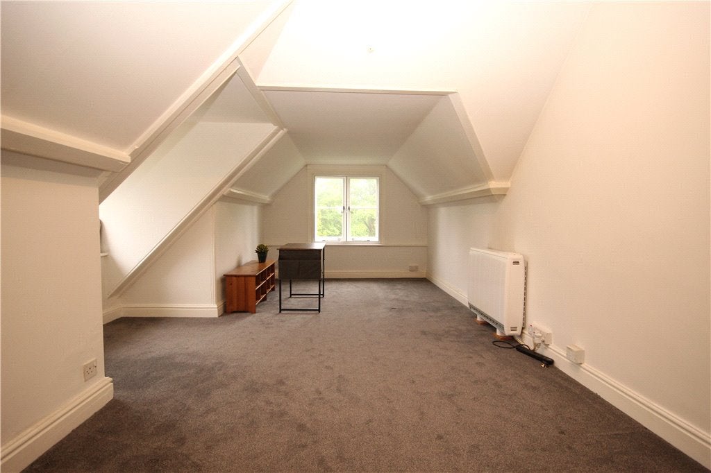 Flat Aldersey Road in Guildford