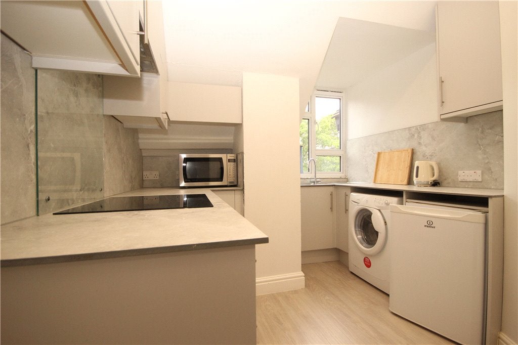 Flat Aldersey Road in Guildford