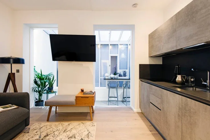 Flat Monmouth Street in Greater London