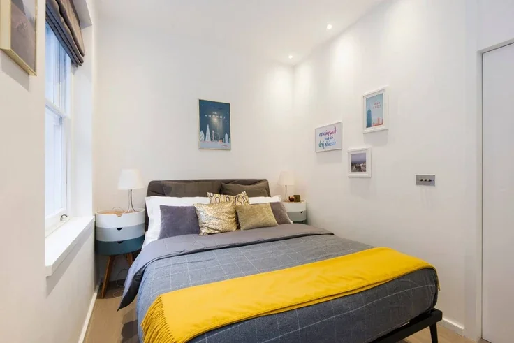 Flat Monmouth Street in Greater London