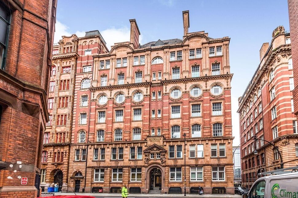 Flat Whitworth Street in Manchester