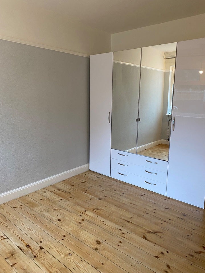 Flat Connell Crescent in Greater London