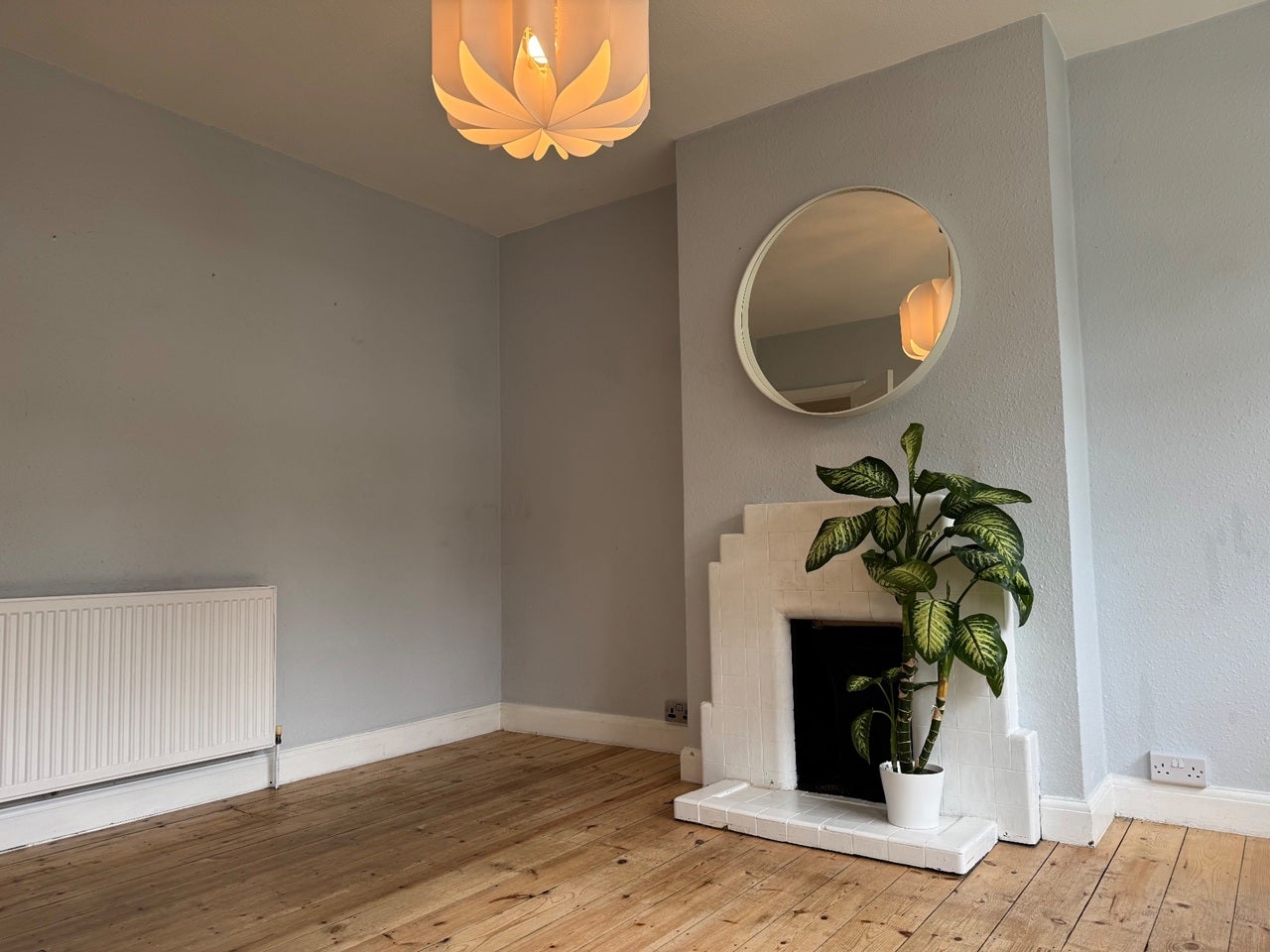 Flat Connell Crescent in Greater London