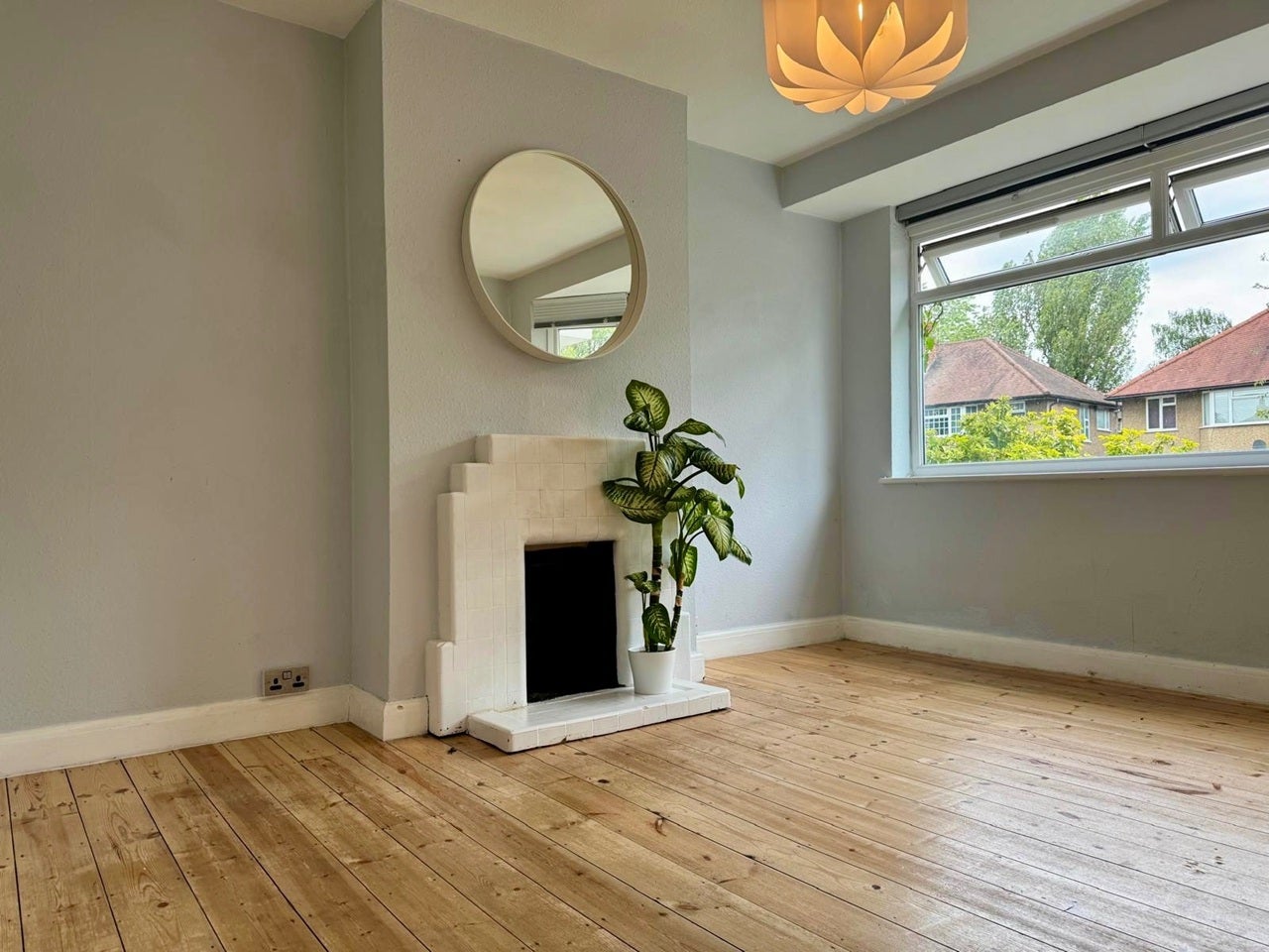 Flat Connell Crescent in Greater London