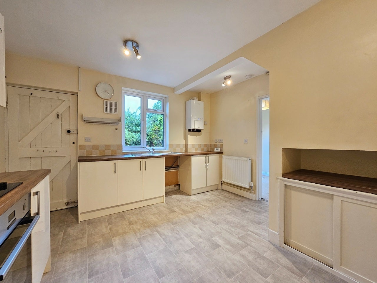 House Holman Close in Northampton
