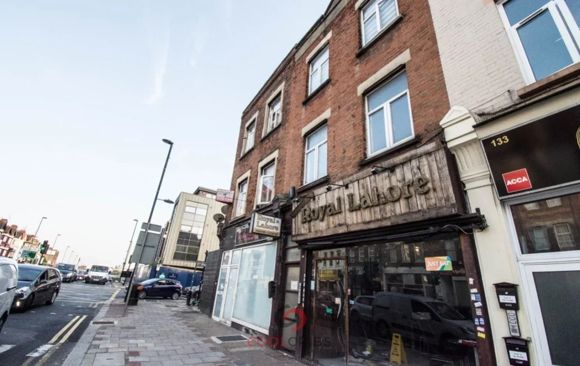 Flat Edgware Road West Hendon Broadway in Greater London