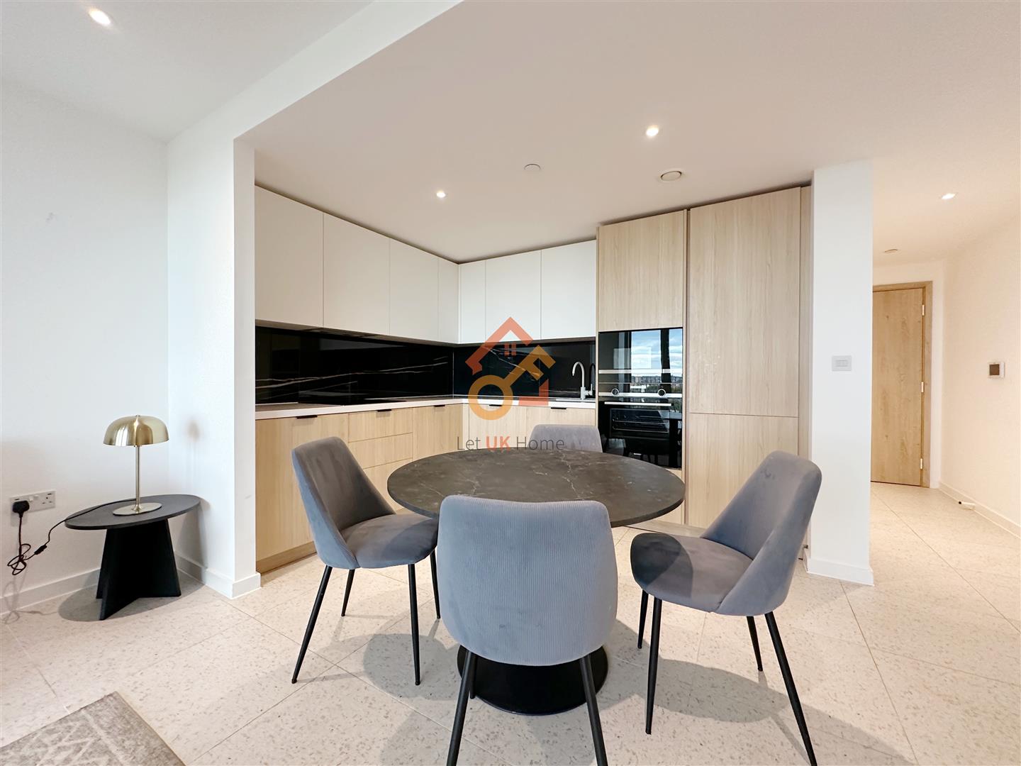 Flat Cendal Crescent in Greater London