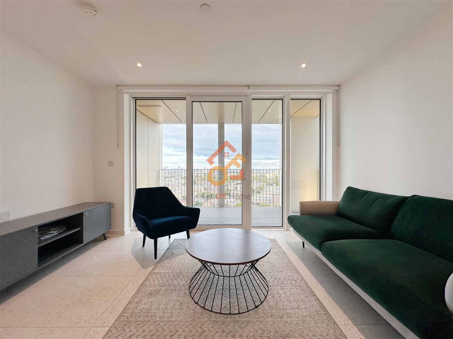 Flat Cendal Crescent in Greater London