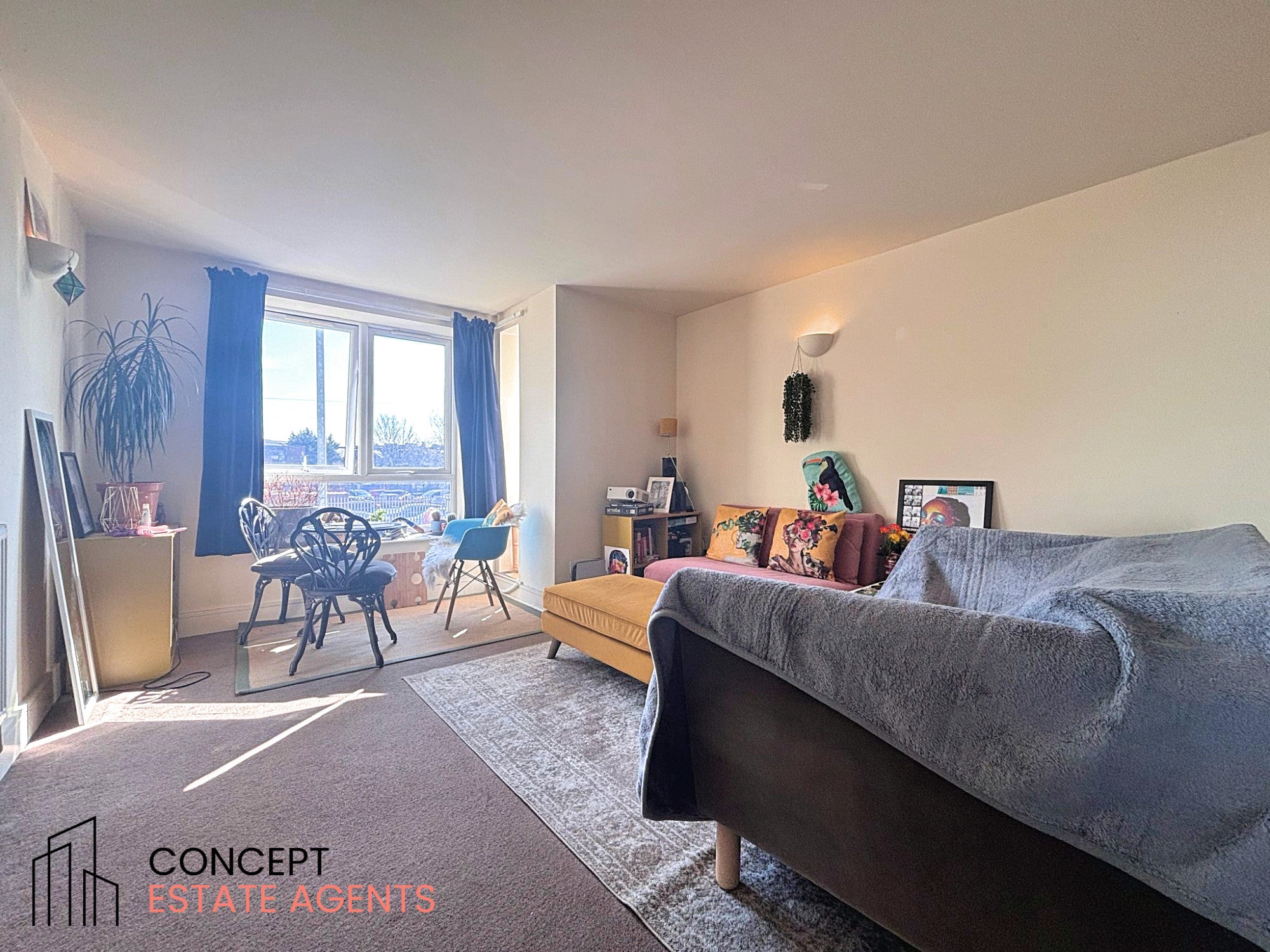 Flat Charlmont Road in Greater London