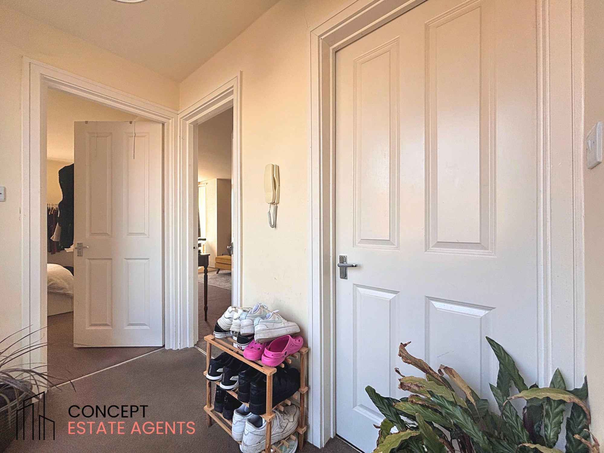 Flat Charlmont Road in Greater London