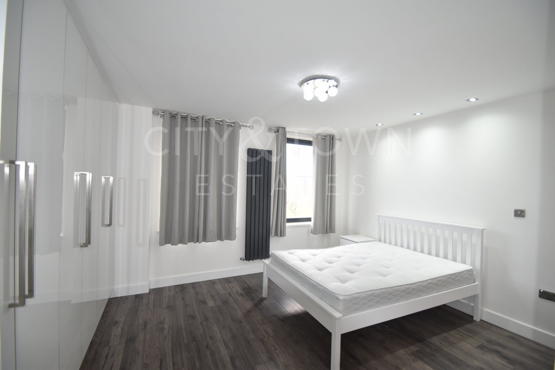 Flat Copperfield Road in Greater London
