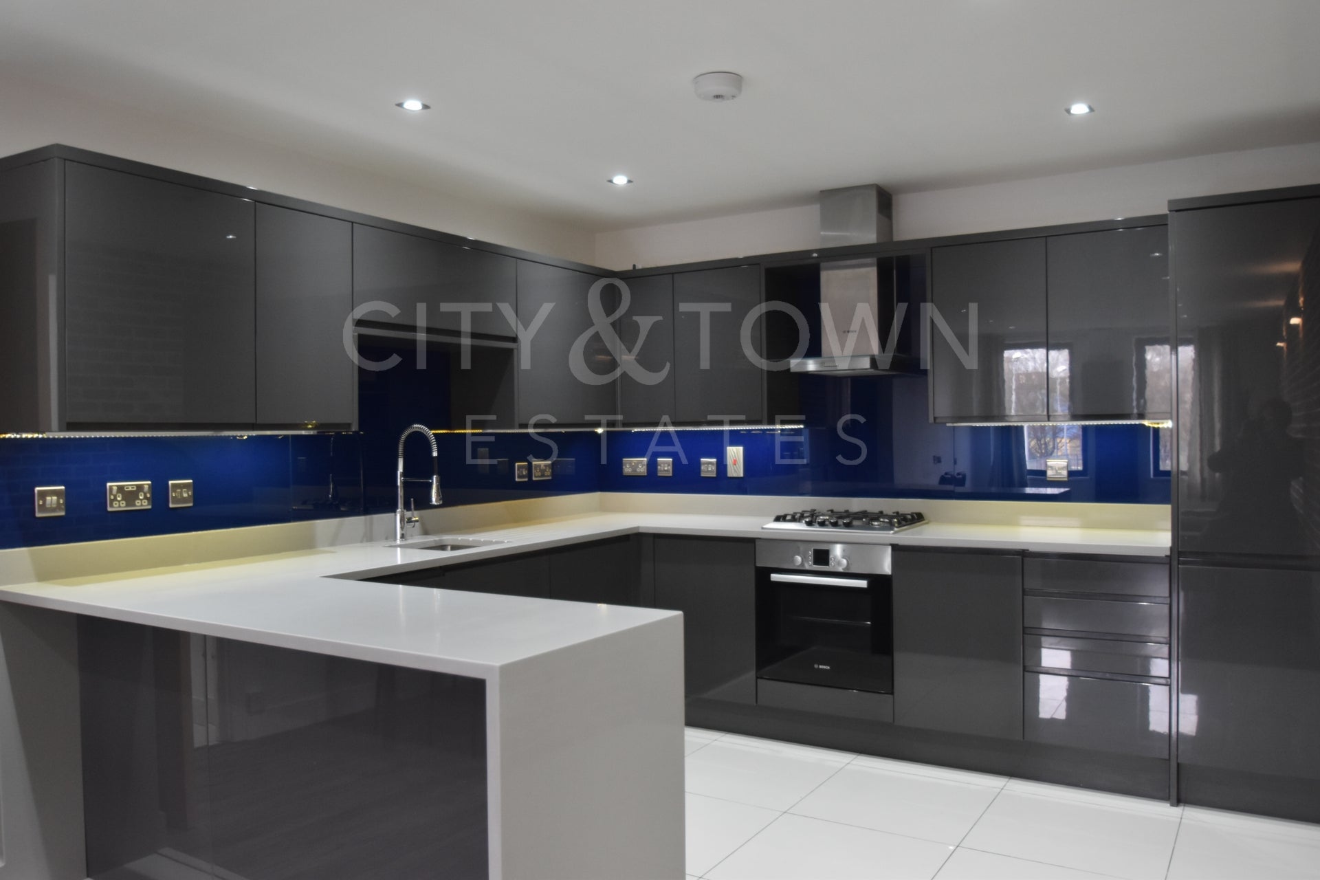 Flat Copperfield Road in Greater London