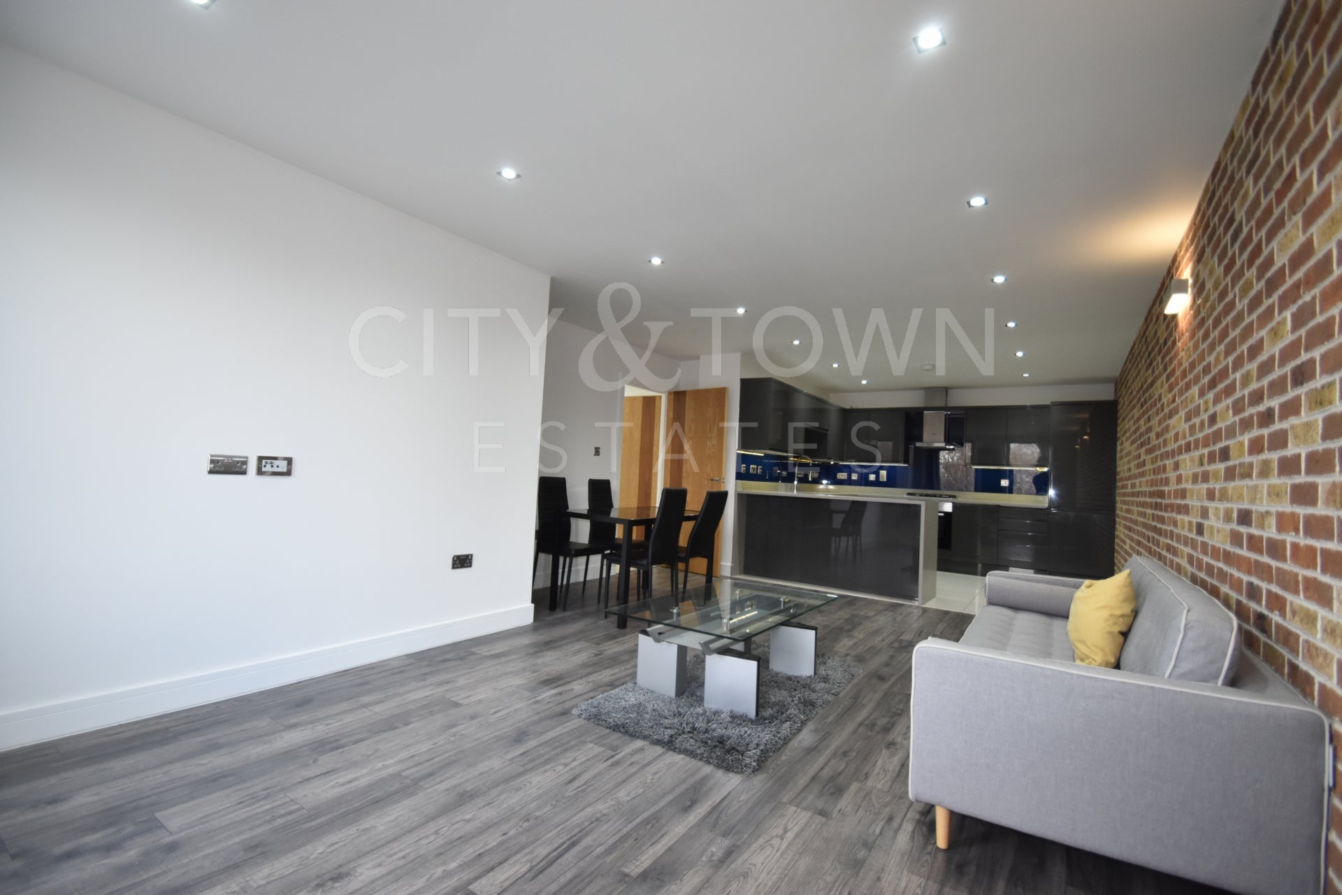Flat Copperfield Road in Greater London