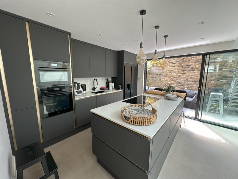 Room Eccles Road in Greater London