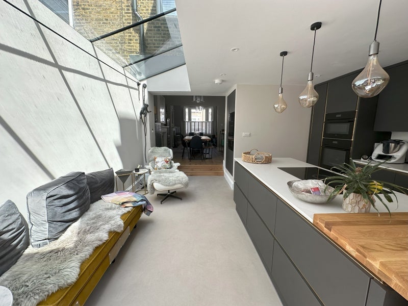 Room Eccles Road in Greater London