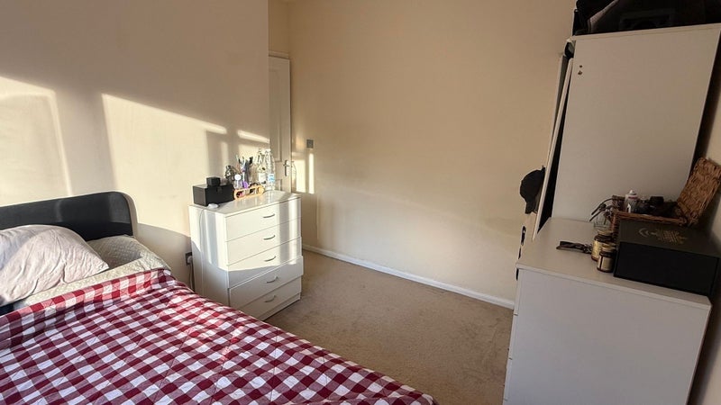 Room Gordon Road in Greater London