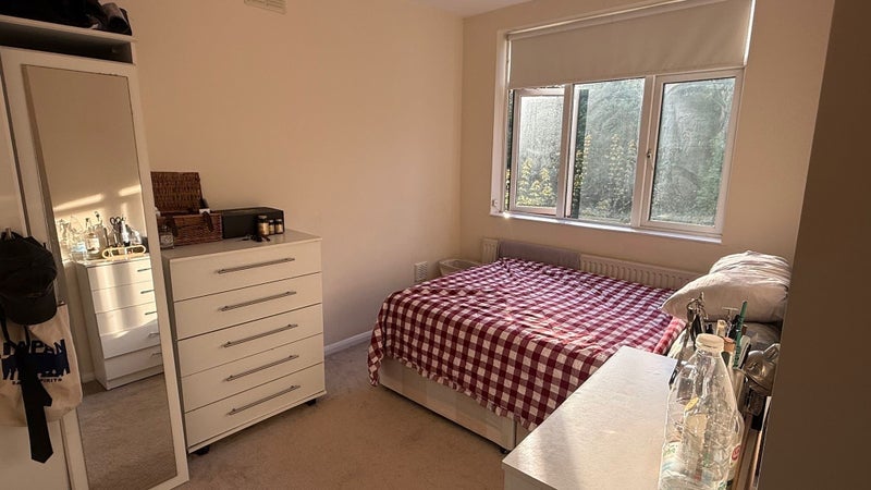 Room Gordon Road in Greater London