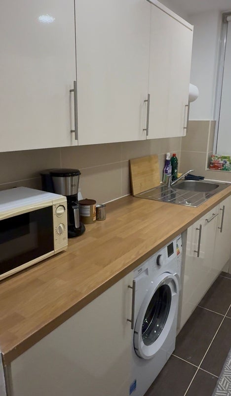 Room Gordon Road in Greater London