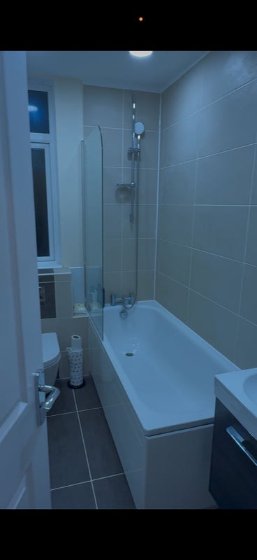 Room Gordon Road in Greater London