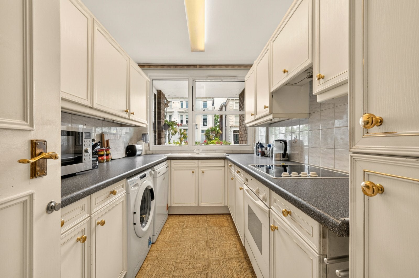 Flat Belsize Grove in Greater London