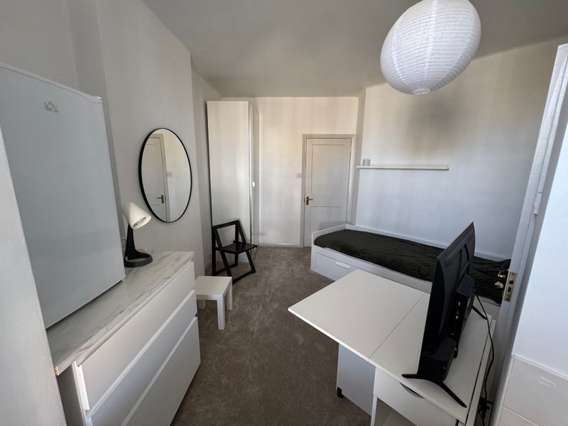 Flat Fitz-James Avenue in Greater London