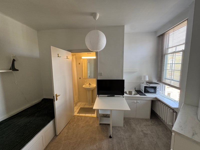 Flat Fitz-James Avenue in Greater London