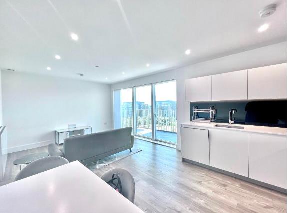 Flat Whittle Road in Greater London
