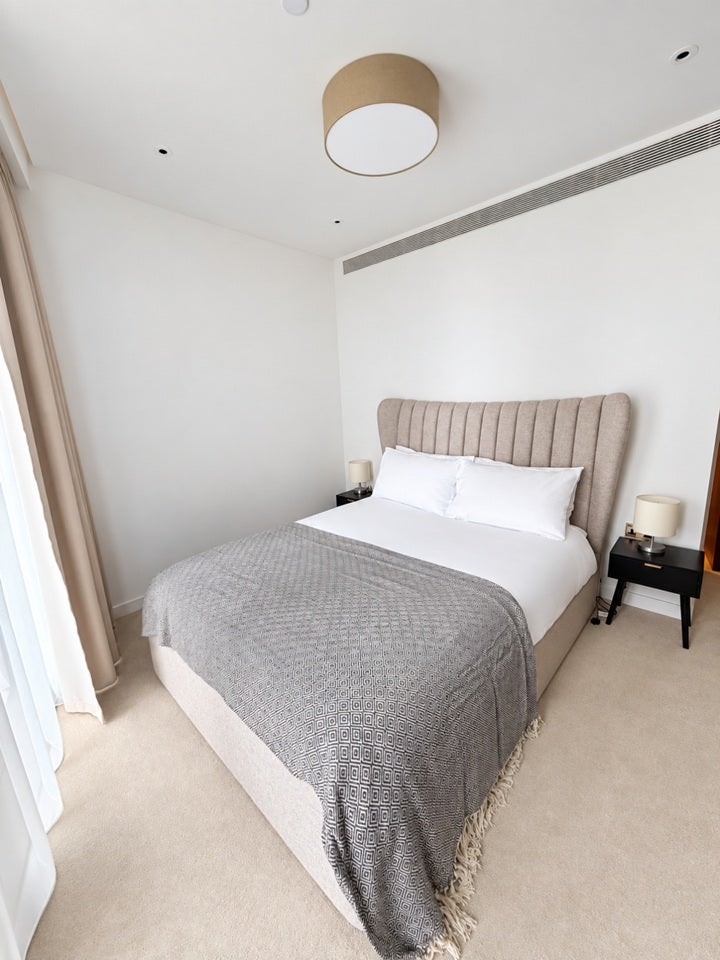 Flat Carnation Way in Greater London