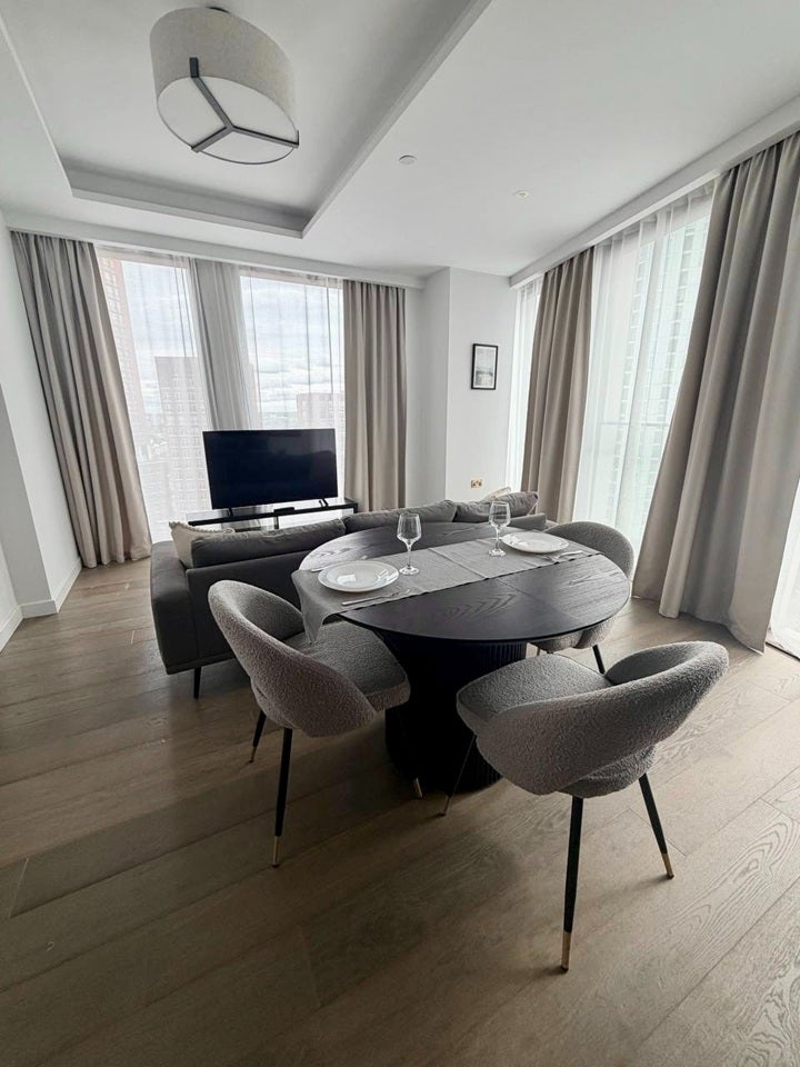 Flat Carnation Way in Greater London