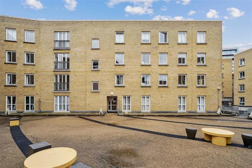 Flat Coke Street in Greater London