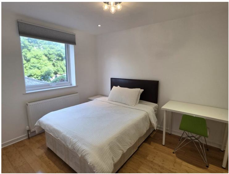 Room Smith Close in Greater London