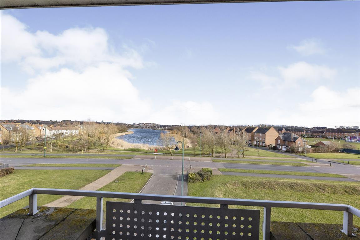 Flat New Lakeside in Peterborough