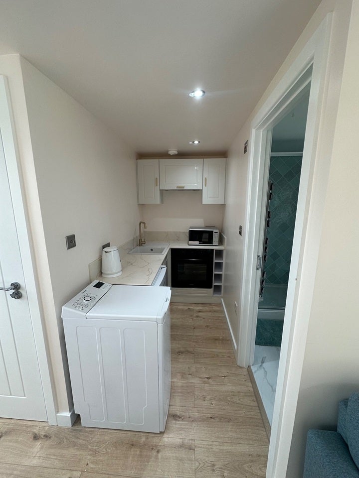 Room Underwood Road in High Wycombe Community Board