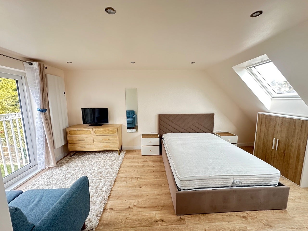 Room Underwood Road in High Wycombe Community Board
