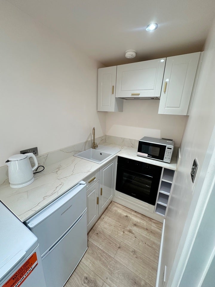 Room Underwood Road in High Wycombe Community Board
