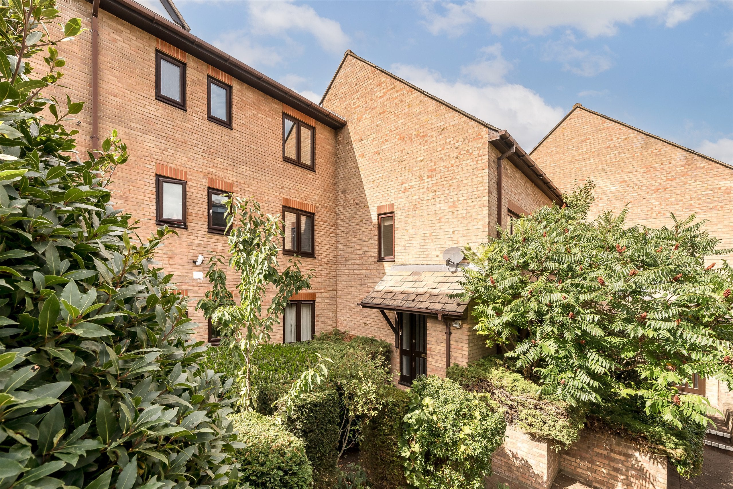 House Carrara Wharf in Greater London