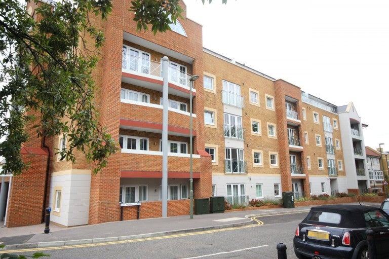 Flat Catteshall Lane in Waverley