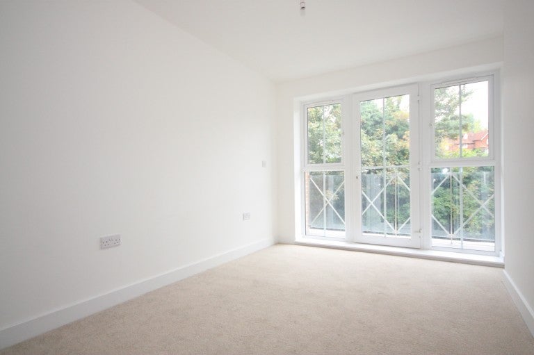 Flat Catteshall Lane in Waverley