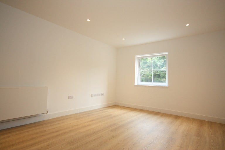 Flat Catteshall Lane in Waverley