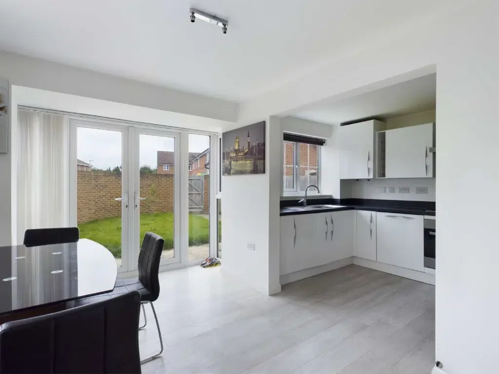 House Diamond Jubilee Close in Gloucester