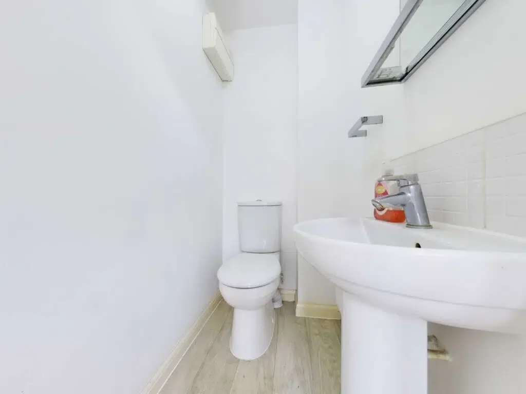 House Diamond Jubilee Close in Gloucester