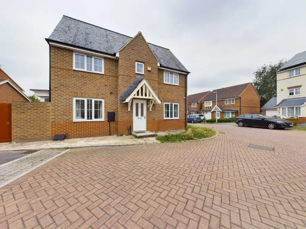 House Diamond Jubilee Close in Gloucester