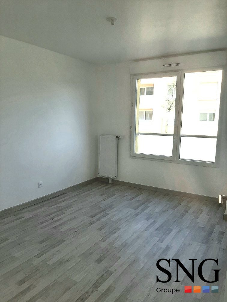 Flat Rue John Fitzgerald Kennedy in Petit-Couronne