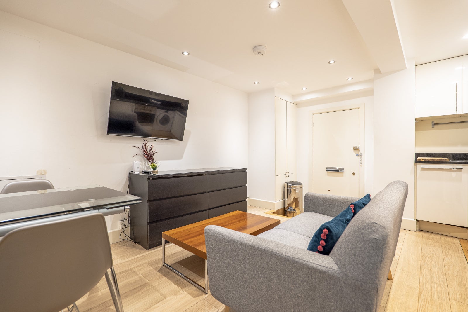 Flat Sloane Avenue in Greater London