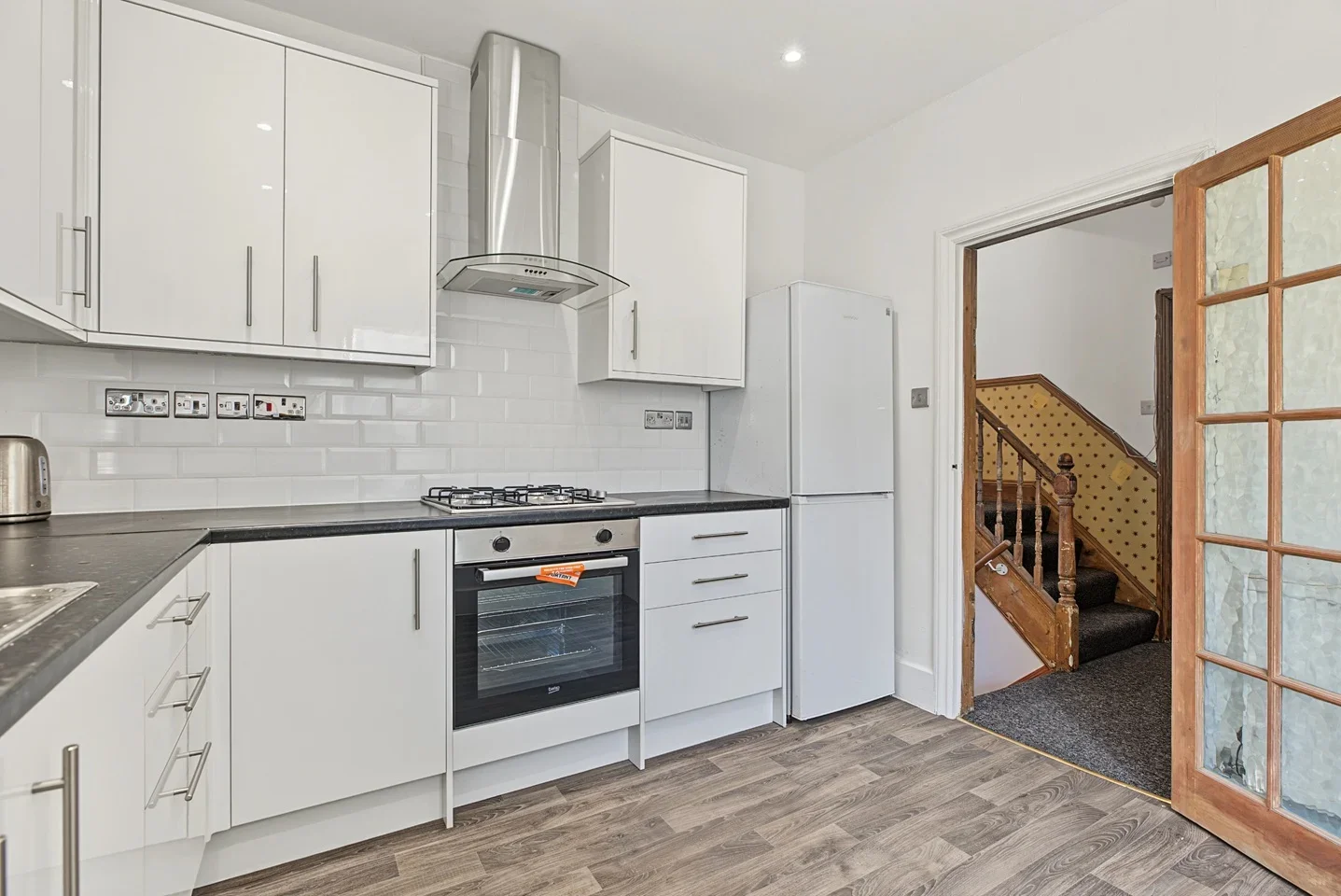 Flat Vale Road in Greater London