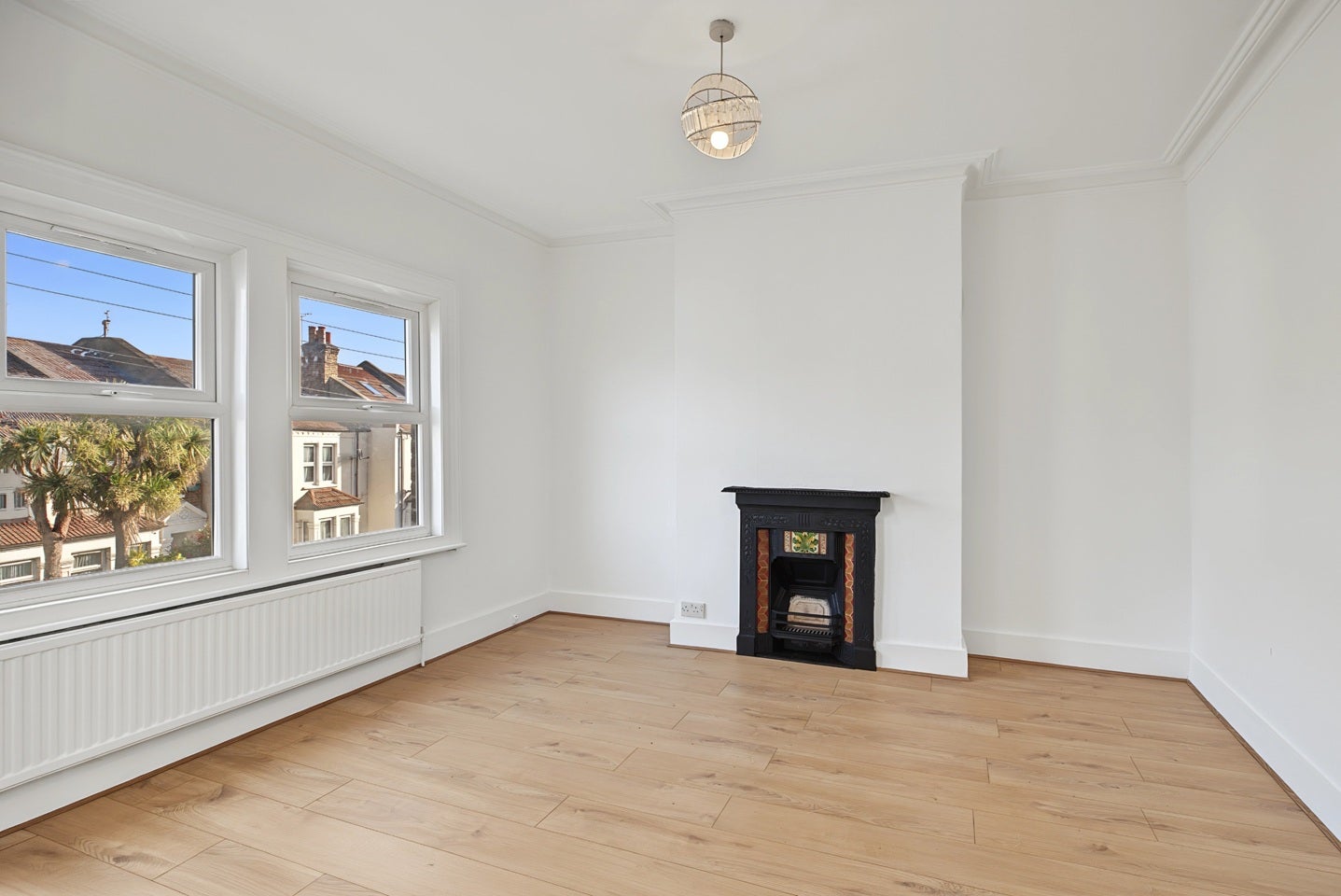 Flat Vale Road in Greater London